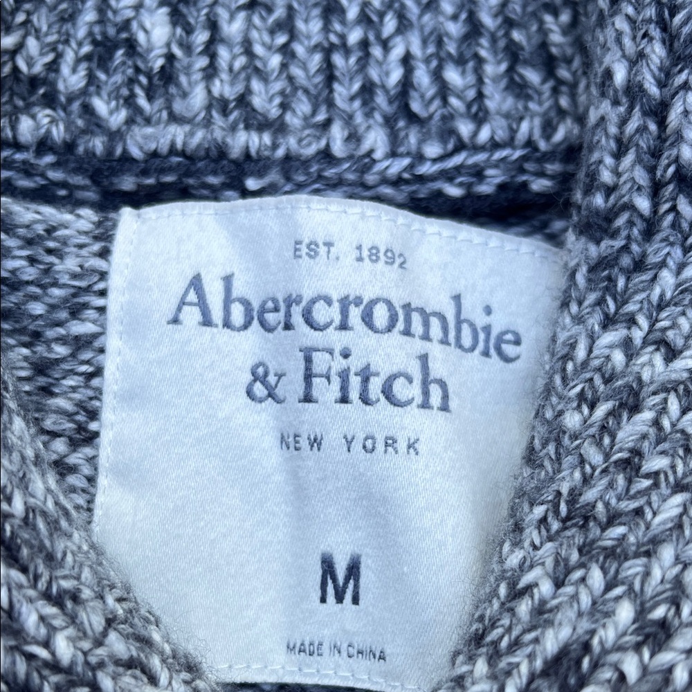 Abercrombie & Fitch Men's Gray Crewneck Sweater